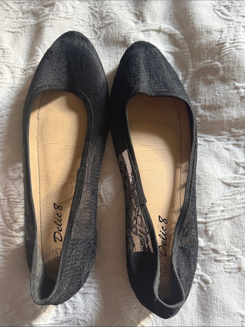 Ollio Black Lace-Overlay Pointed Flats